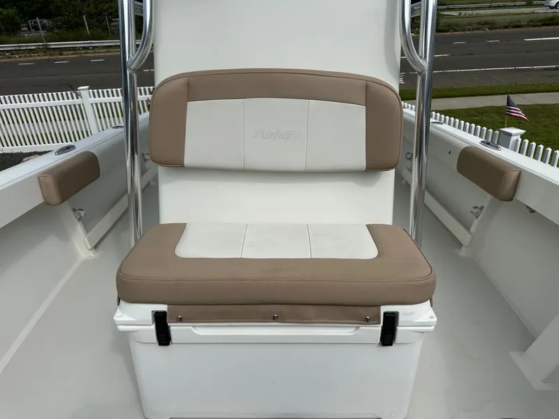 Slide: The Image of Parker 21SE Center Console 2018 - 13