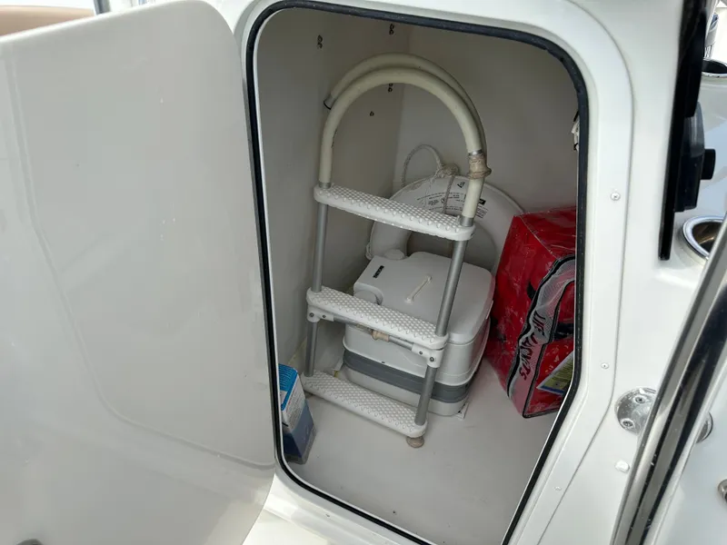 Slide: The Image of Parker 21SE Center Console 2018 - 16