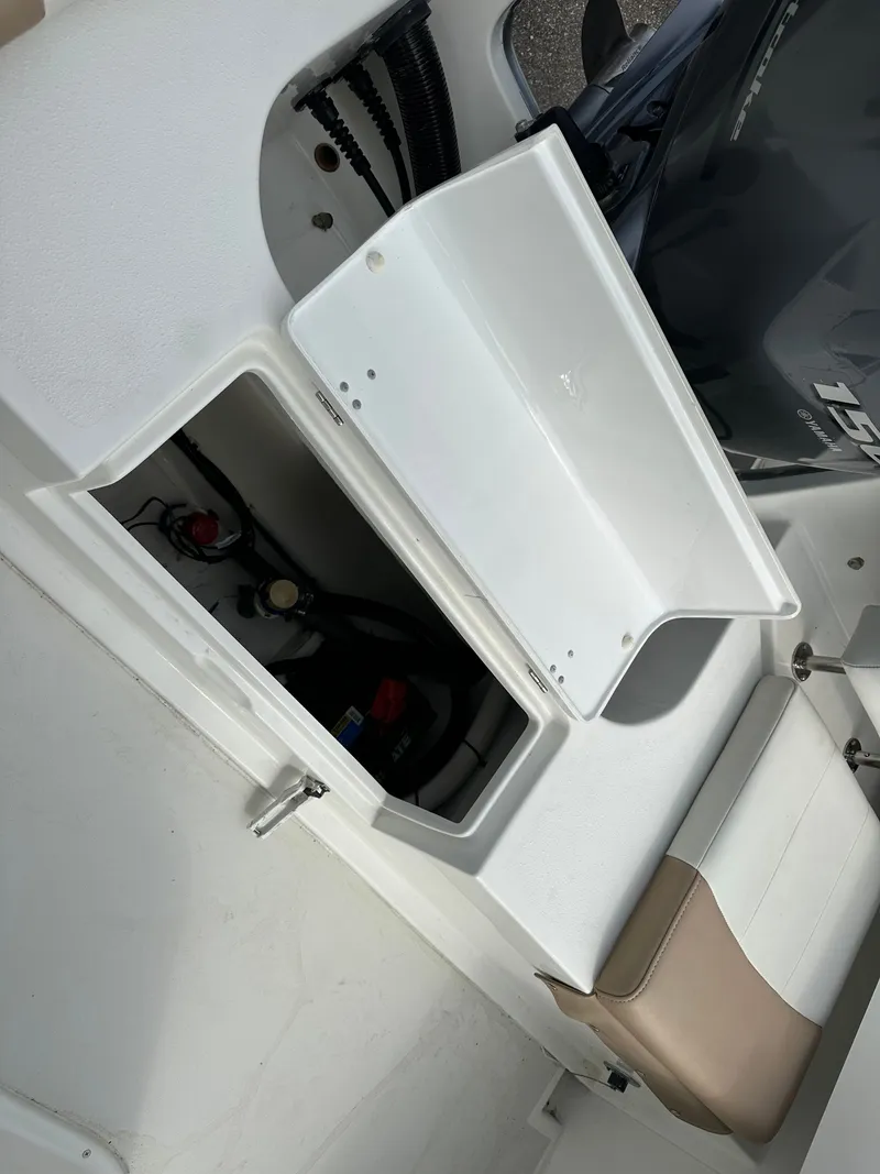 Slide: The Image of Parker 21SE Center Console 2018 - 20