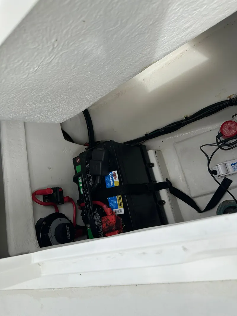 Slide: The Image of Parker 21SE Center Console 2018 - 23