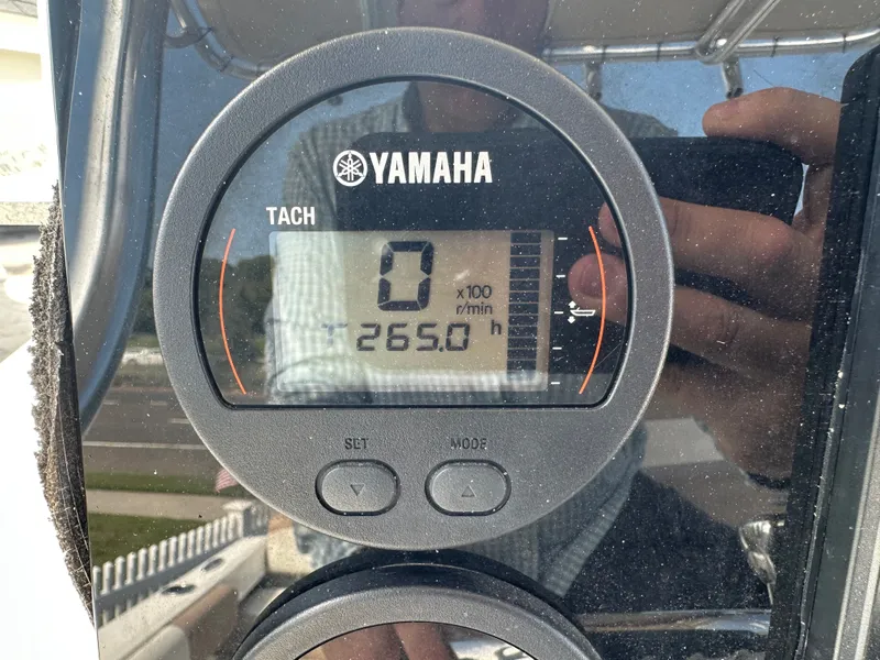 Slide: The Image of Parker 21SE Center Console 2018 - 26