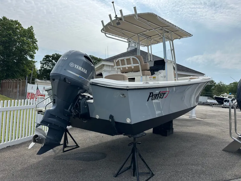 Slide: The Image of Parker 21SE Center Console 2018 - 8