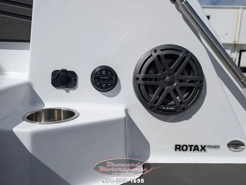 Slide: The Image of Scarab 255 Open LX 2026 - 14