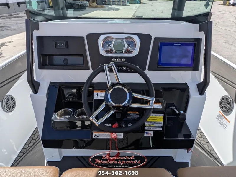 Slide: The Image of Scarab 255 Open LX 2026 - 18