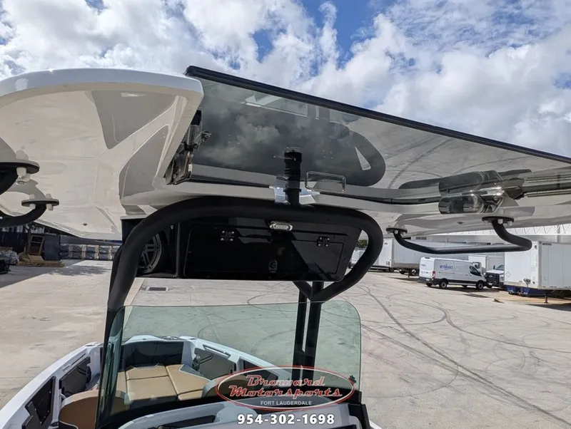 Slide: The Image of Scarab 255 Open LX 2026 - 19