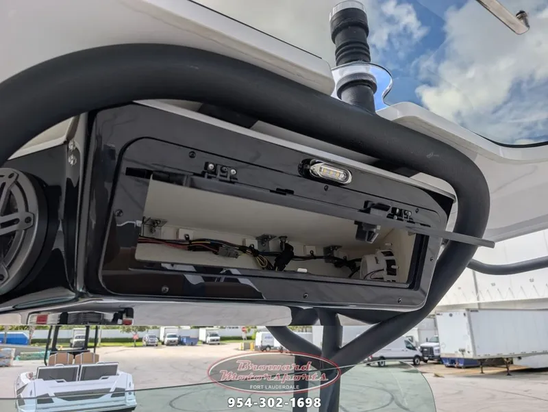 Slide: The Image of Scarab 255 Open LX 2026 - 40