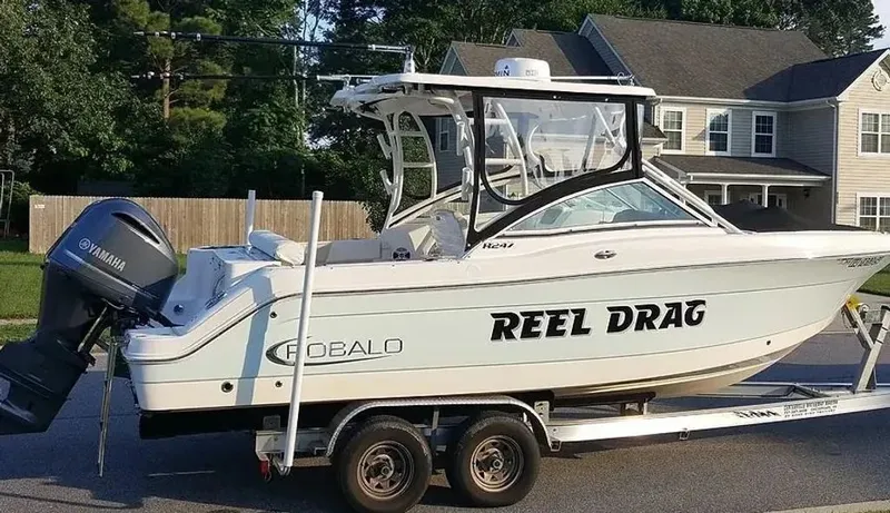 The Image of Robalo R247 Dual Console 2016 - 0