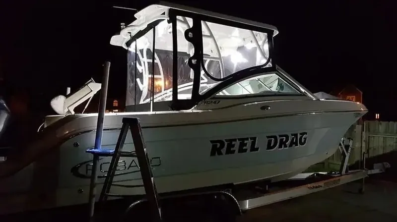 Slide: The Image of Robalo R247 Dual Console 2016 - 4