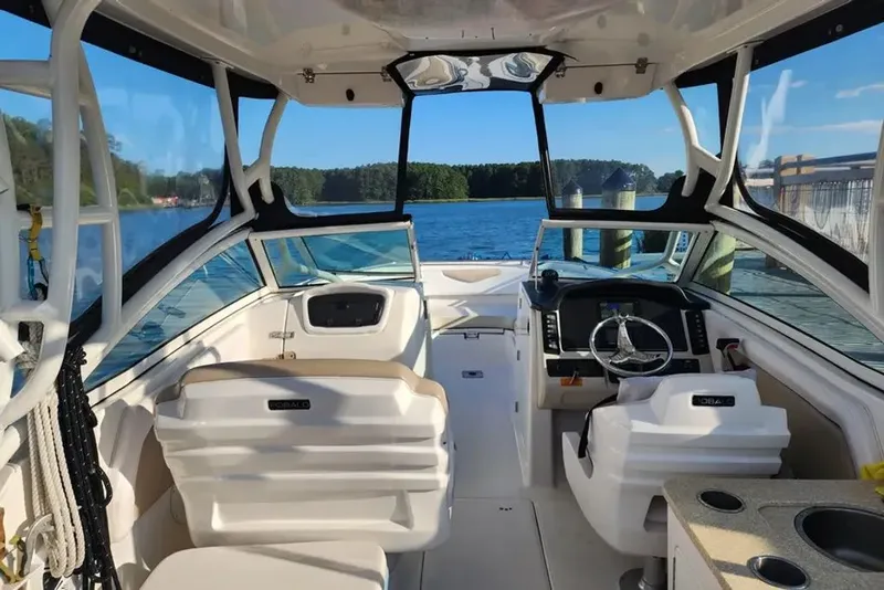 Slide: The Image of Robalo R247 Dual Console 2016 - 6