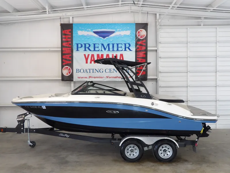 Slide: The Image of Sea Ray SPX19 2021 - 1