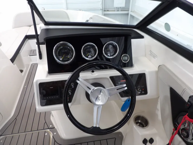 Slide: The Image of Sea Ray SPX19 2021 - 14