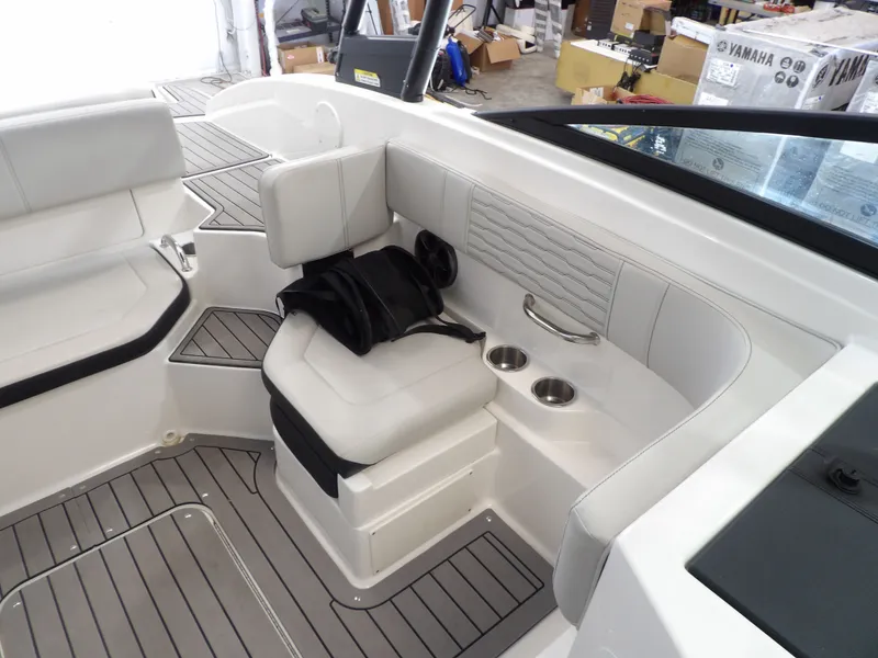 Slide: The Image of Sea Ray SPX19 2021 - 17