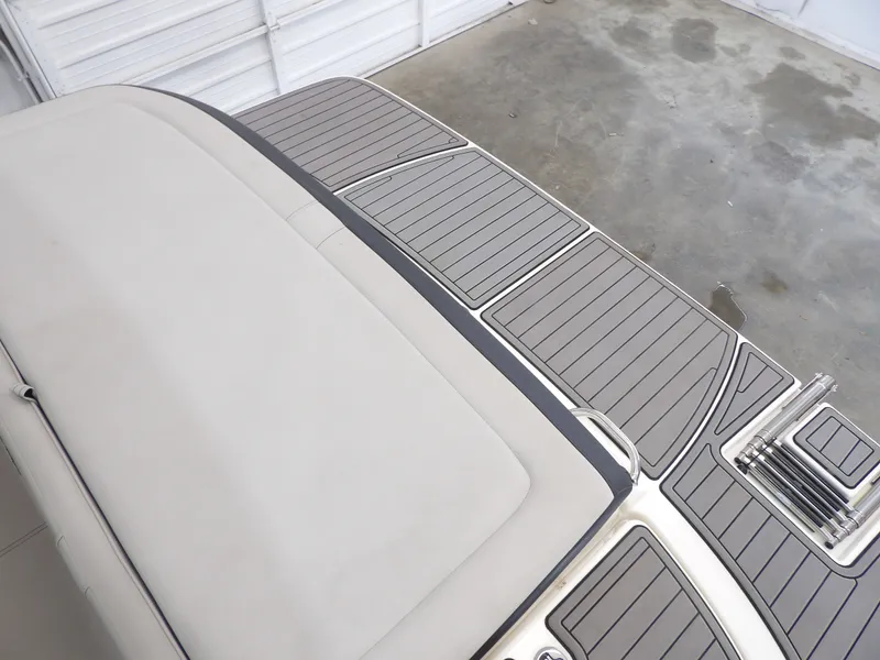 Slide: The Image of Sea Ray SPX19 2021 - 25