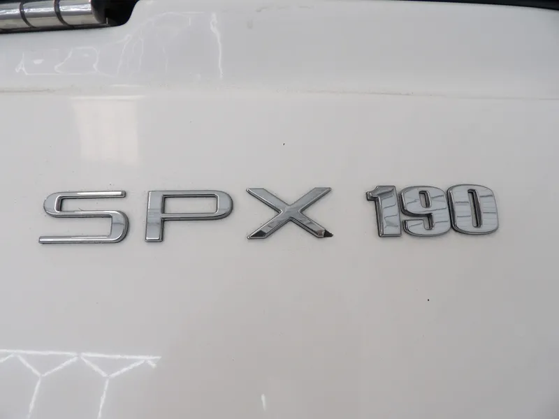 Slide: The Image of Sea Ray SPX19 2021 - 26