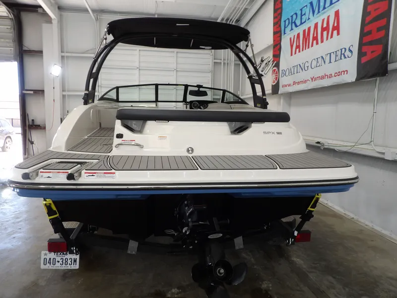 Slide: The Image of Sea Ray SPX19 2021 - 7