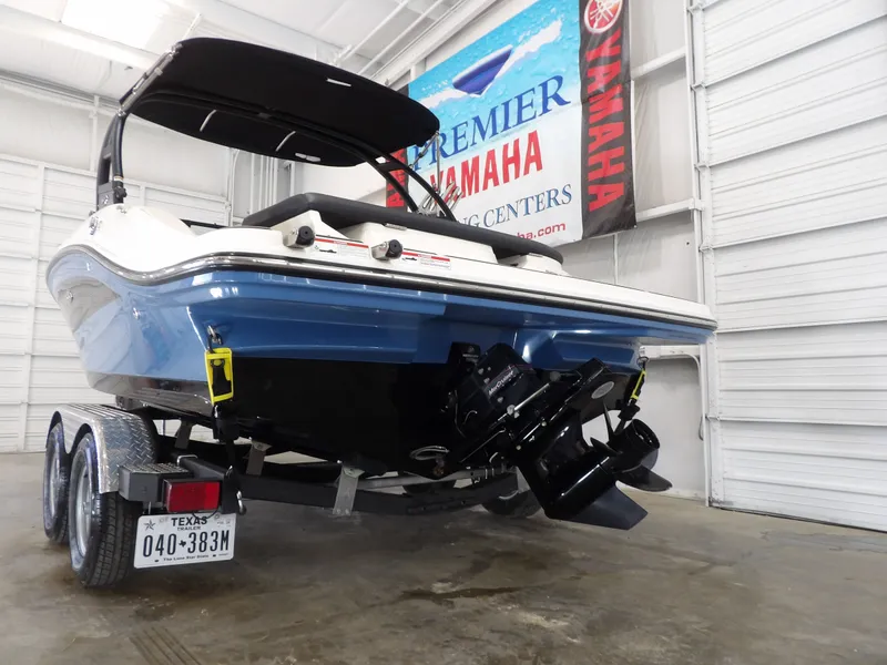 Slide: The Image of Sea Ray SPX19 2021 - 8