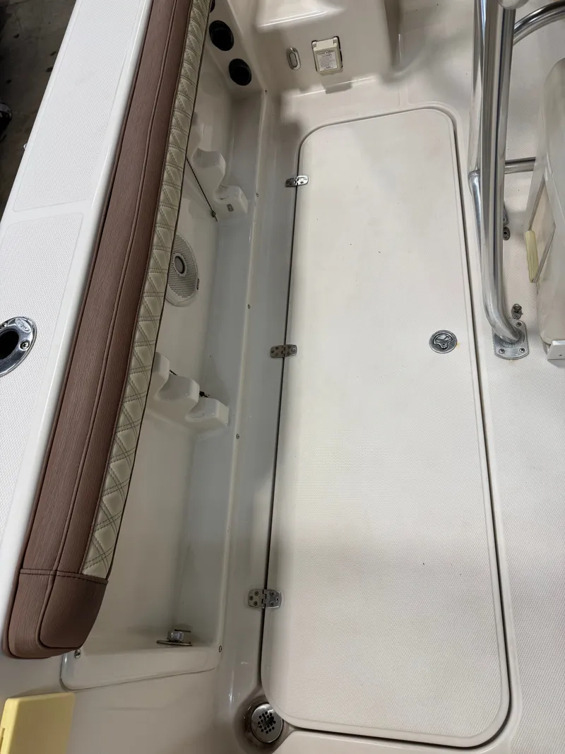 Slide: The Image of Cobia 312 Sport Cabin 2007 - 23