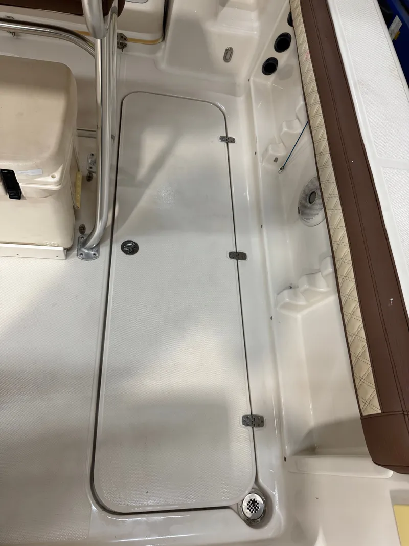 Slide: The Image of Cobia 312 Sport Cabin 2007 - 24