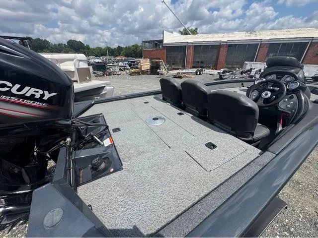 Slide: The Image of Tracker Pro Team 175 2019 - 3