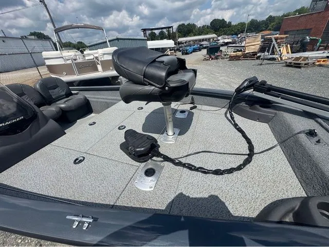 Slide: The Image of Tracker Pro Team 175 2019 - 5