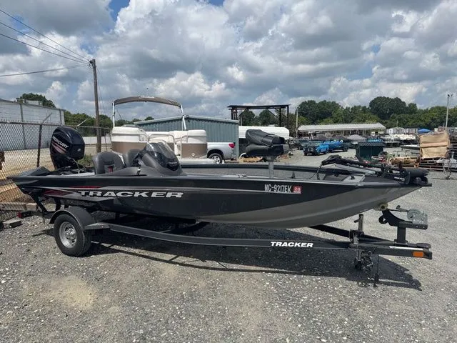 Slide: The Image of Tracker Pro Team 175 2019 - 6