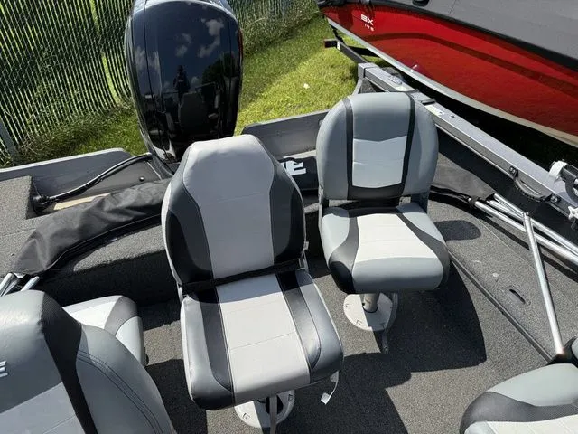 Slide: The Image of Lowe Fishing Machine FM 1710 Pro SC 2015 - 10