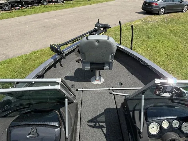 Slide: The Image of Lowe Fishing Machine FM 1710 Pro SC 2015 - 14