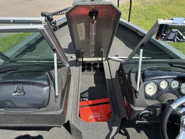 Slide: The Image of Lowe Fishing Machine FM 1710 Pro SC 2015 - 15