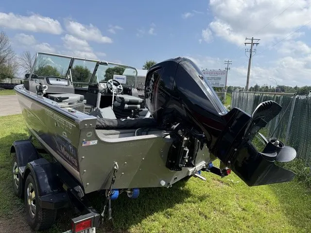 Slide: The Image of Lowe Fishing Machine FM 1710 Pro SC 2015 - 6