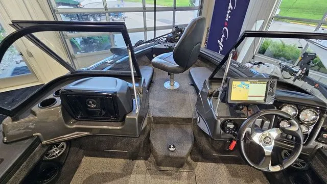 Slide: The Image of Tracker Targa V-18 Combo 2021 - 13