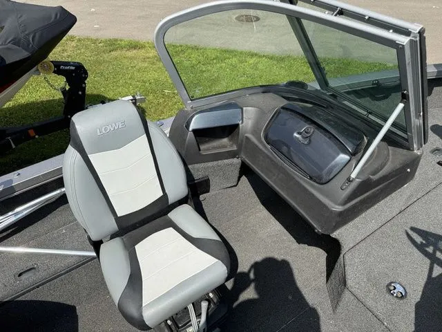 Slide: The Image of Lowe Fishing Machine FM 1710 Pro SC 2015 - 12