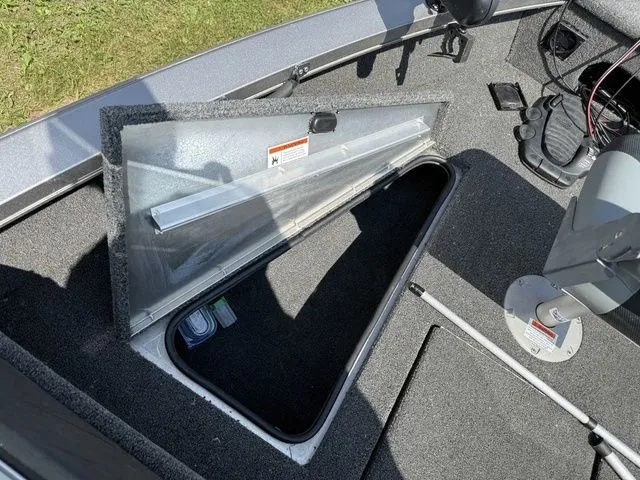 Slide: The Image of Lowe Fishing Machine FM 1710 Pro SC 2015 - 17