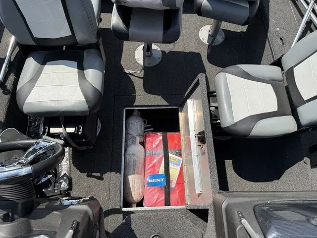 Slide: The Image of Lowe Fishing Machine FM 1710 Pro SC 2015 - 22