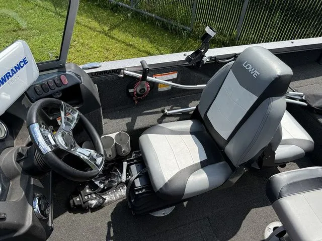 Slide: The Image of Lowe Fishing Machine FM 1710 Pro SC 2015 - 8