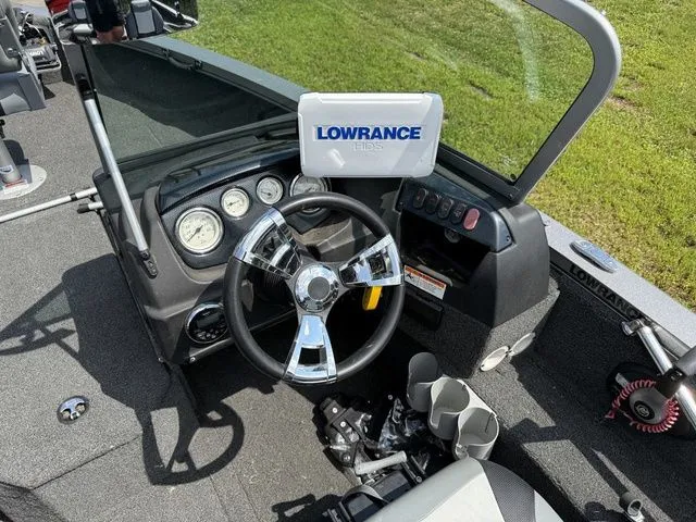 Slide: The Image of Lowe Fishing Machine FM 1710 Pro SC 2015 - 9