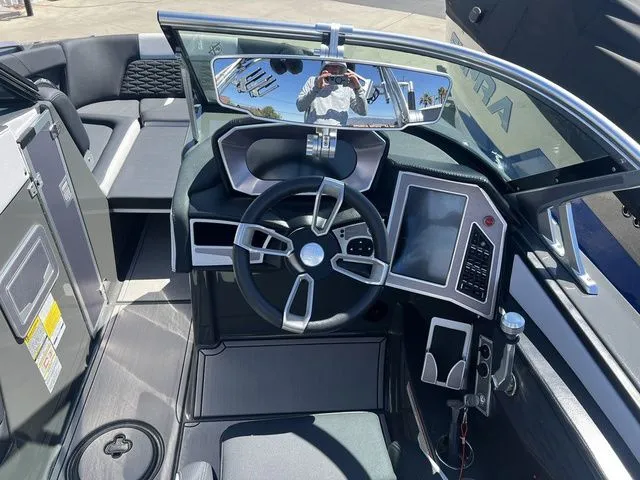 Slide: The Image of MasterCraft X24 2021 - 10