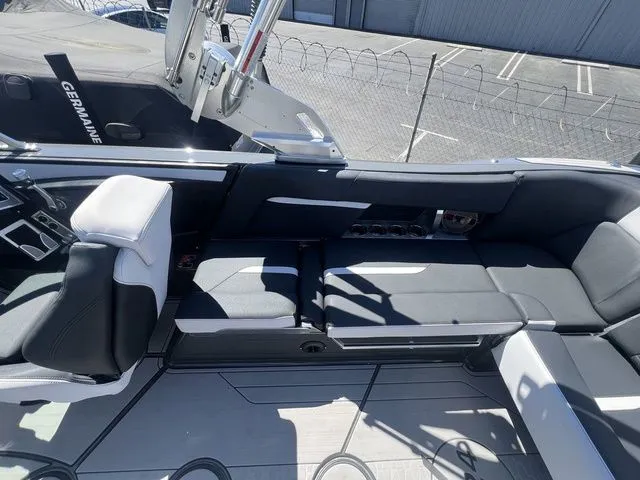 Slide: The Image of MasterCraft X24 2021 - 13