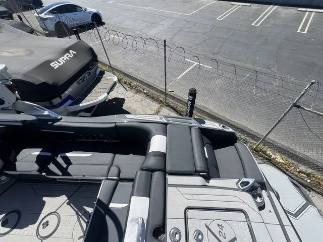 Slide: The Image of MasterCraft X24 2021 - 15