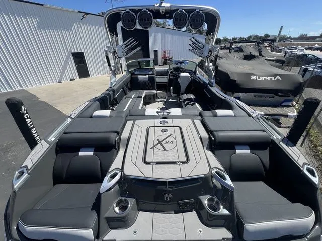 Slide: The Image of MasterCraft X24 2021 - 17