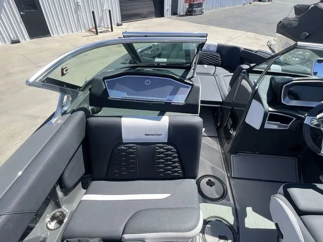 Slide: The Image of MasterCraft X24 2021 - 9