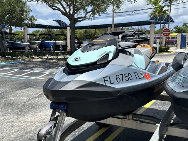 Slide: The Image of Sea-Doo GTI SE 130 IBR 2023 - 3