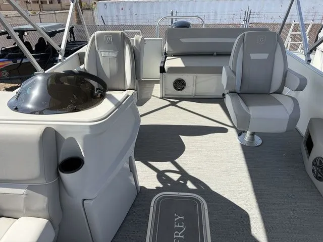 Slide: The Image of Godfrey EX2286SFLX 2026 - 5