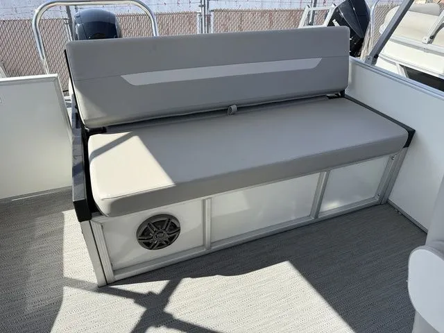 Slide: The Image of Godfrey EX2286SFLX 2026 - 9