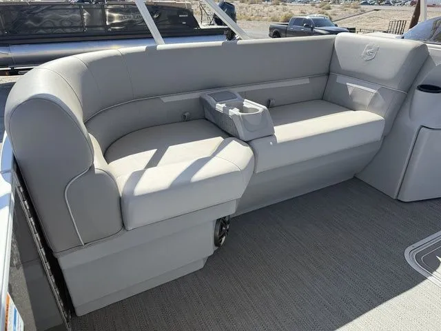 Slide: The Image of Godfrey EX2286SFLX 2026 - 5