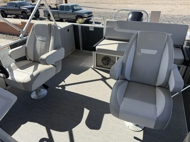 Slide: The Image of Godfrey EX2286SFLX 2026 - 8