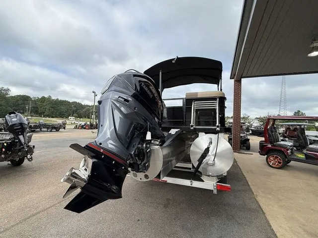 Slide: The Image of Veranda VR22RC Tri-Toon 2026 - 5