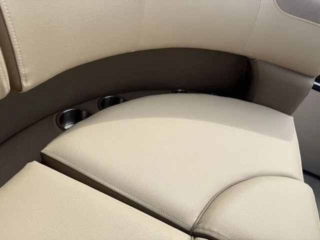 Slide: The Image of Veranda VR22RC XL 2026 - 16