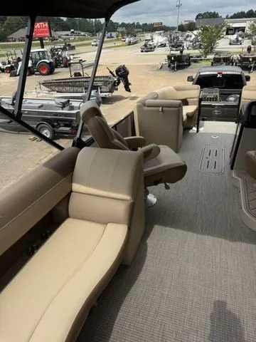 Slide: The Image of Veranda VR22RC XL 2026 - 17