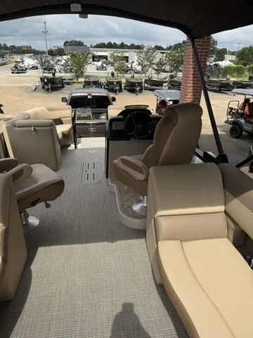 Slide: The Image of Veranda VR22RC XL 2026 - 18