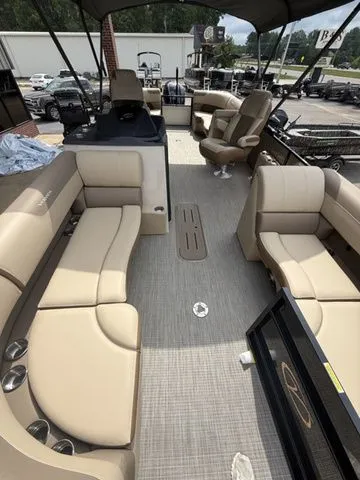 Slide: The Image of Veranda VR22RC XL 2026 - 25